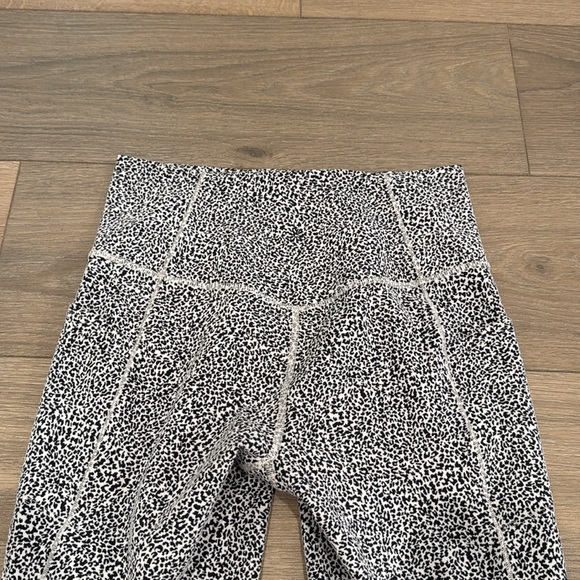 ATHLETA White Black Salutation Stash II‎ Pocket Textured 7/8 Tight Leggings ST - Picture 6 of 14